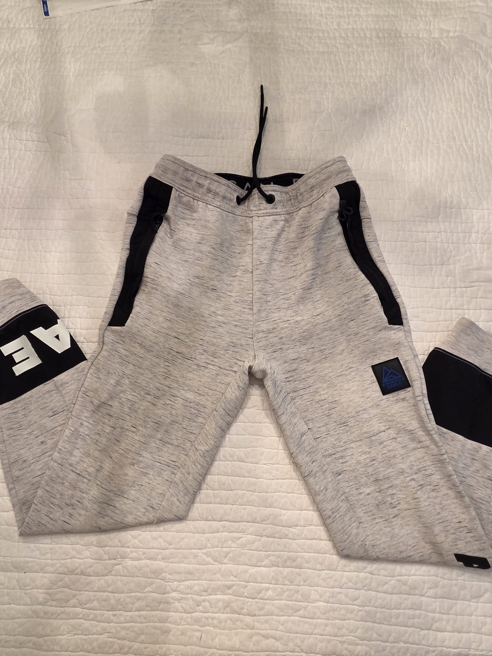 American Eagle Kids Grey Knit Jogger Pants with Black Accents Size XS